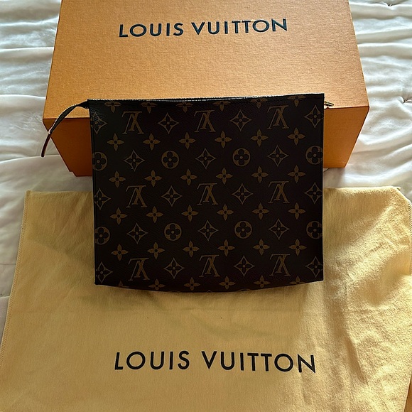 AUTHENTIC LOUIS VUITTON TOILETRY POUCH 26. Excellent condition. - Picture 1 of 14
